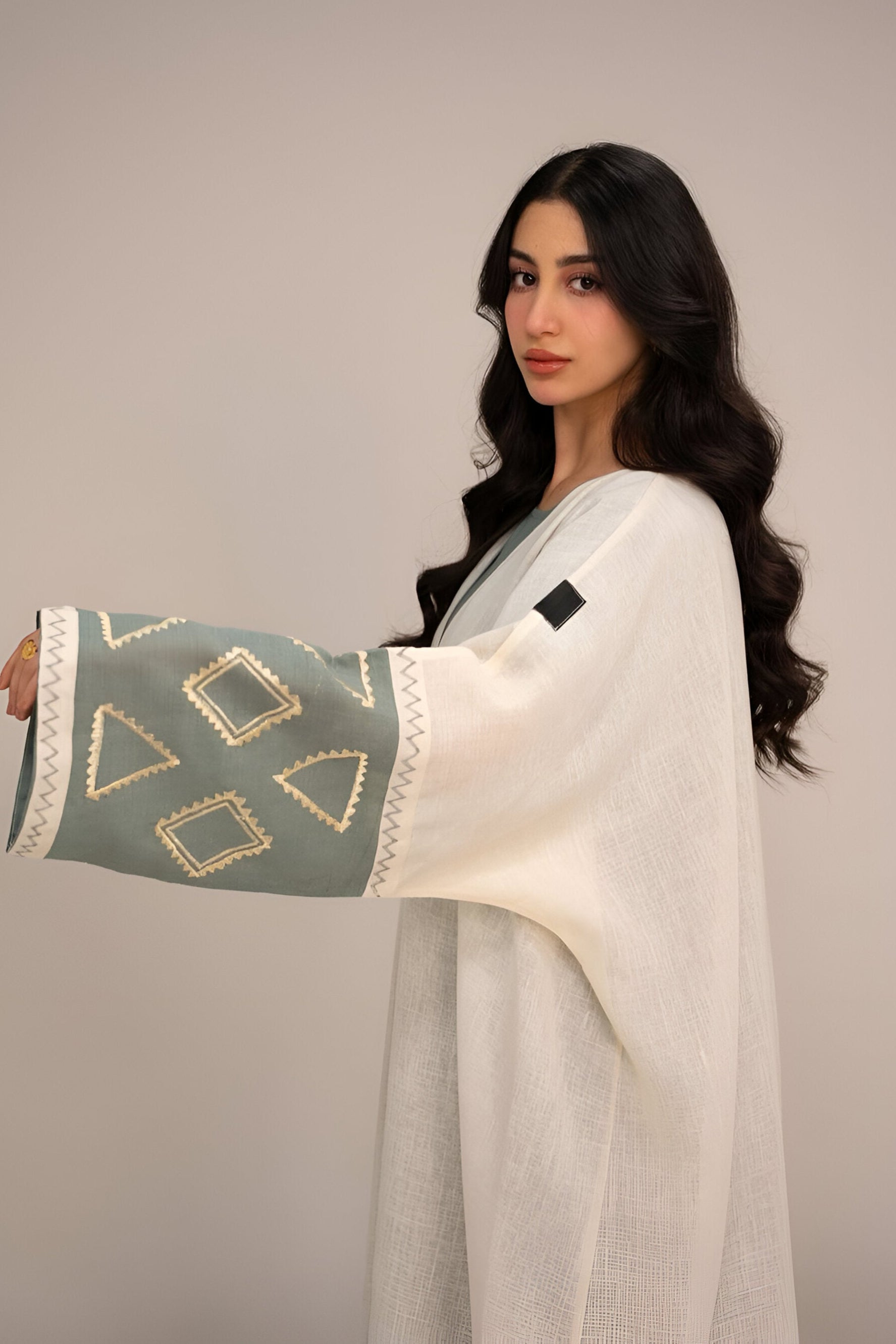 White Breeze – 3-Piece Abaya Set