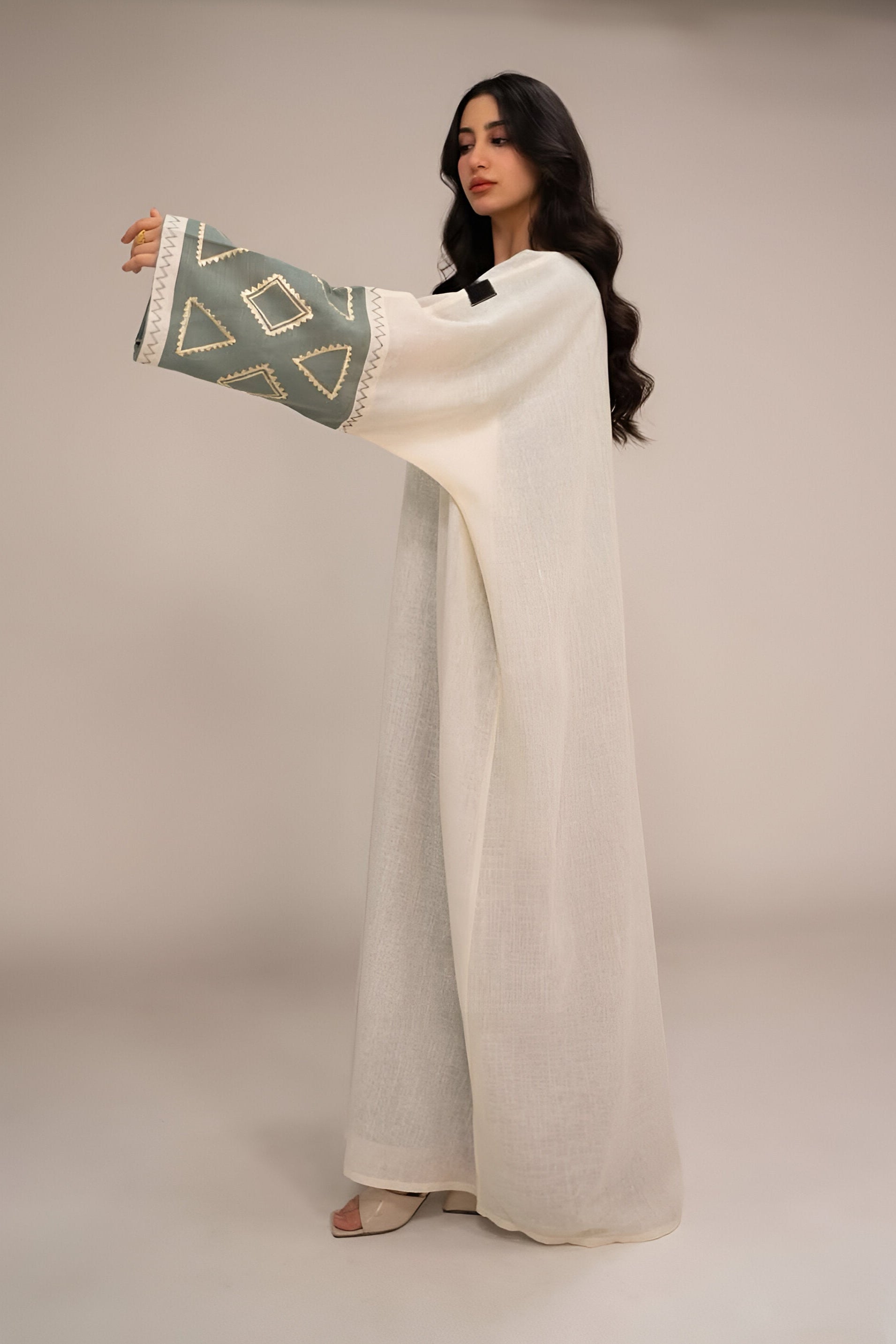White Breeze – 3-Piece Abaya Set