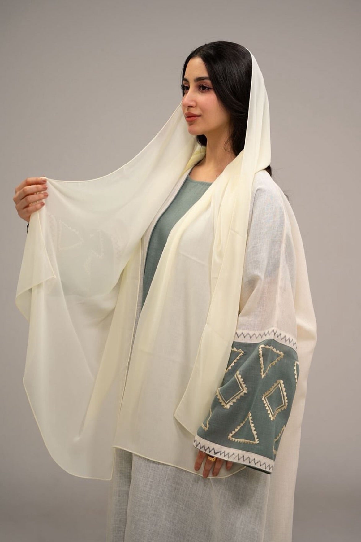 White Breeze – 3-Piece Abaya Set