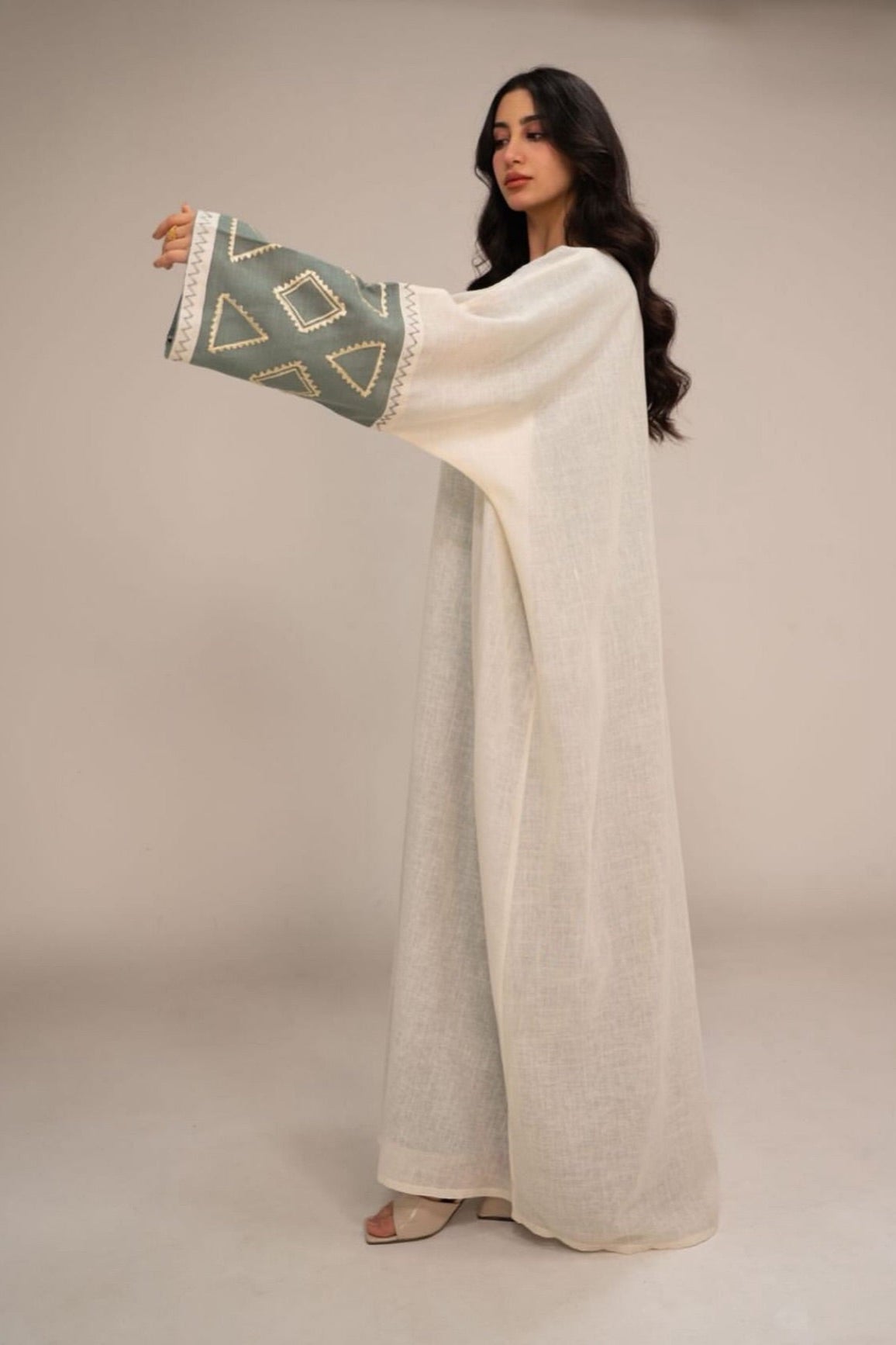 White Breeze – 3-Piece Abaya Set