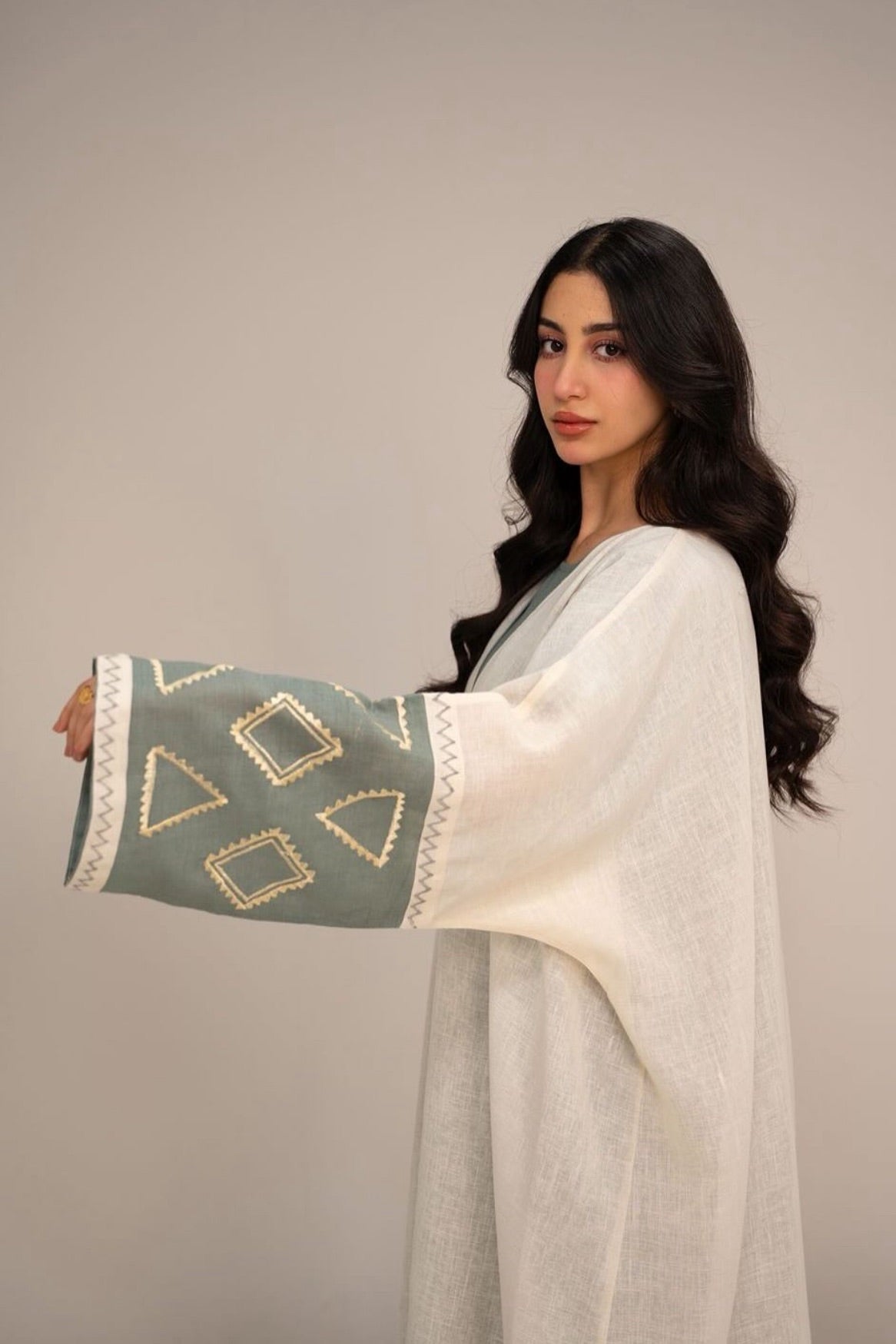 White Breeze – 3-Piece Abaya Set