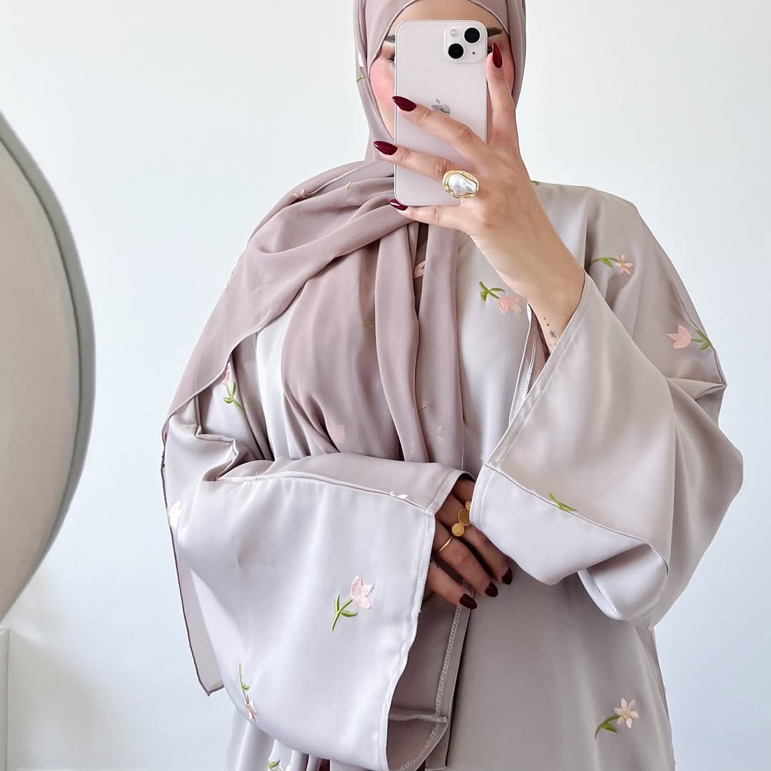 Greige Blossom – 2-Piece Abaya Set