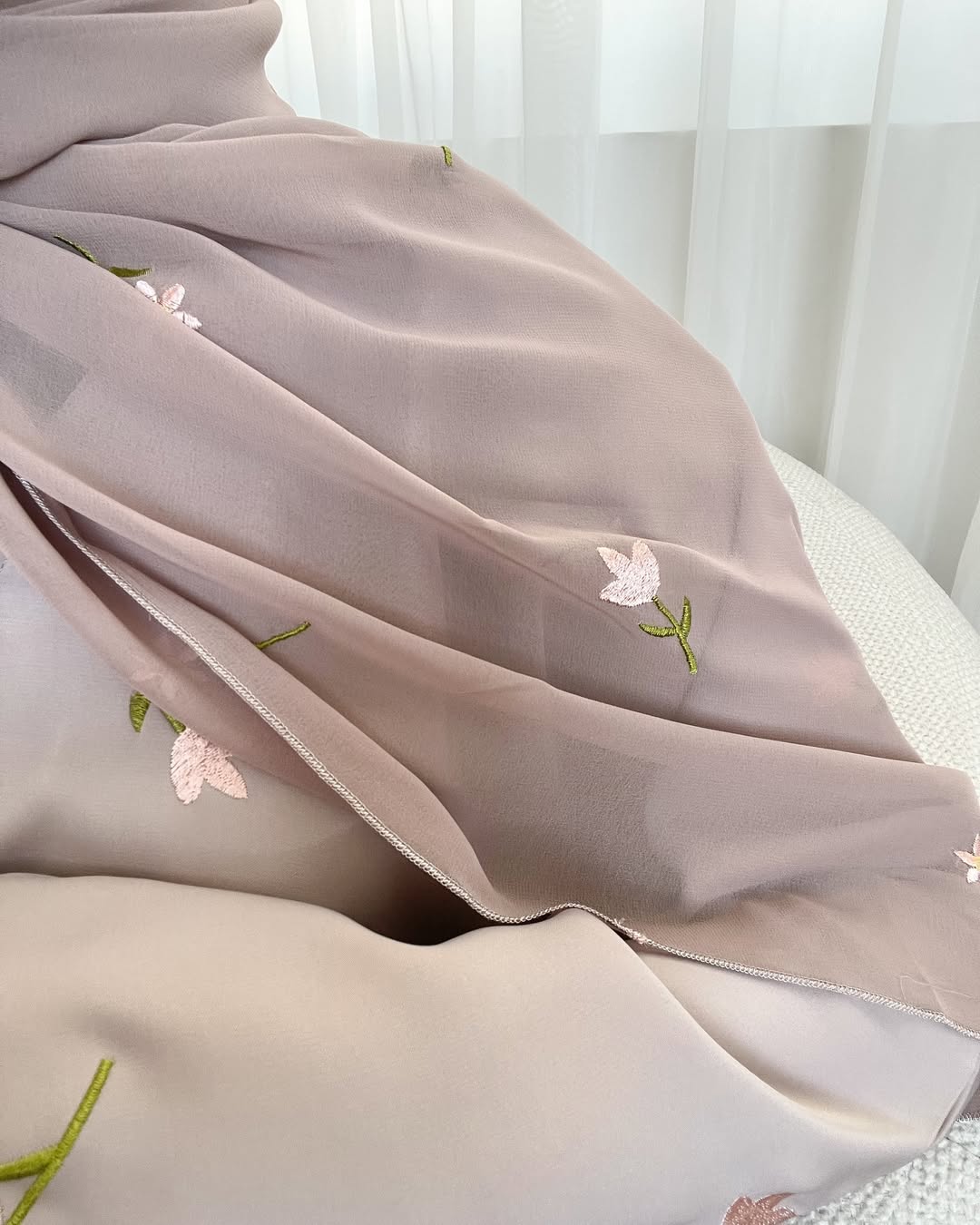 Greige Blossom – 2-Piece Abaya Set
