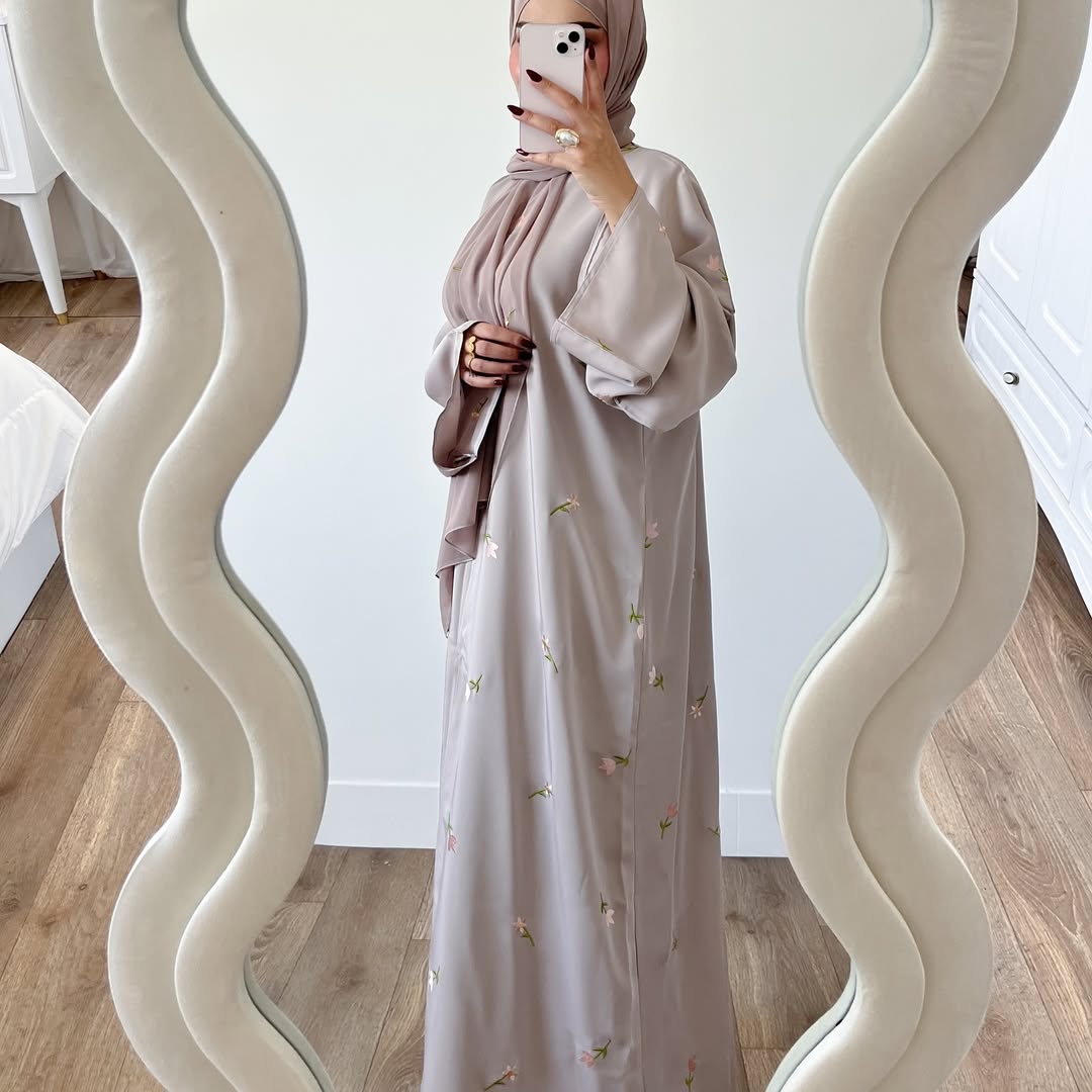 Greige Blossom – 2-Piece Abaya Set