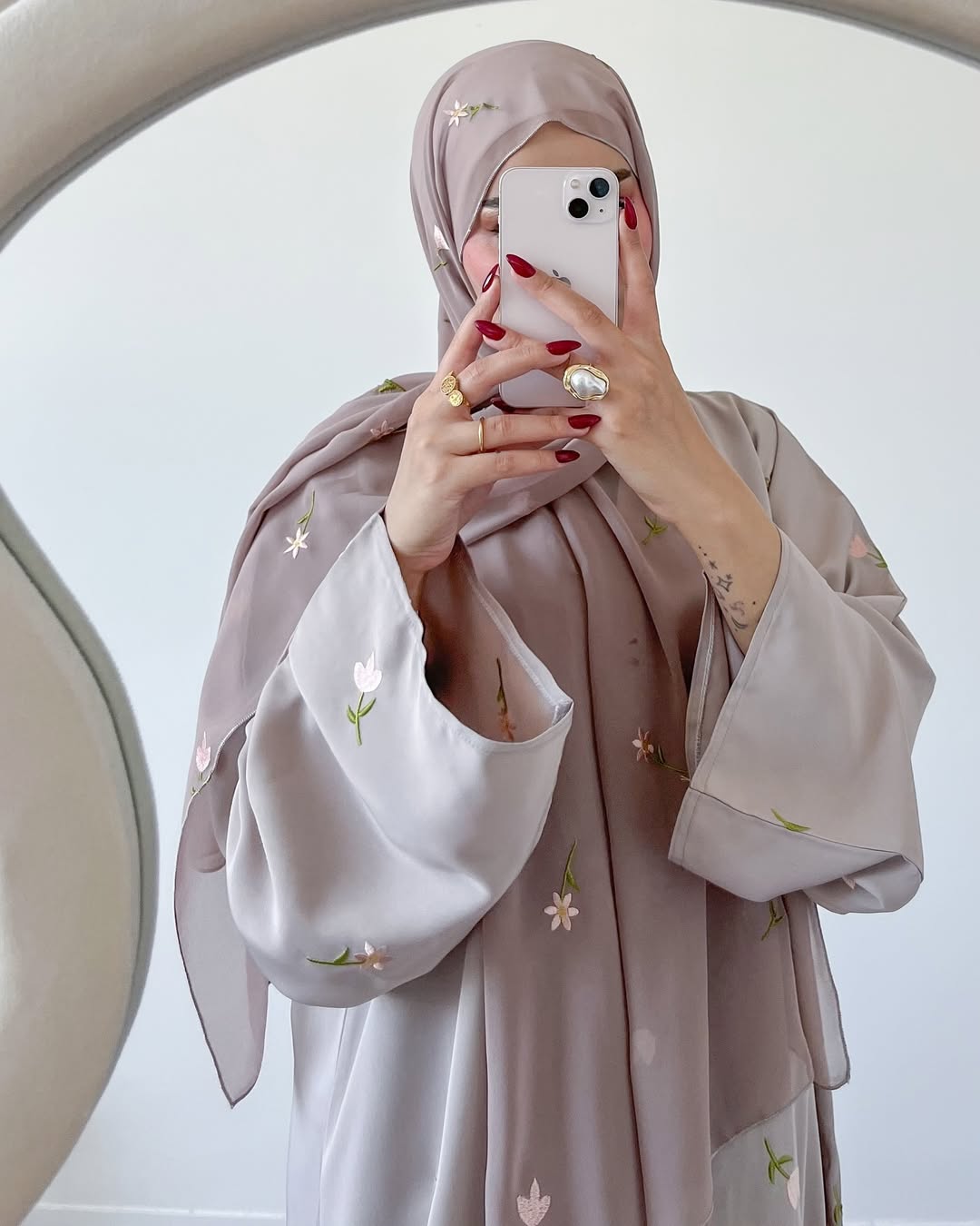 Greige Blossom – 2-Piece Abaya Set