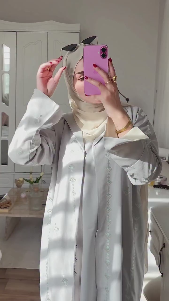 Calm Grey – 3-Piece Abaya Set