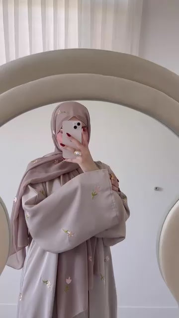 Greige Blossom – 2-Piece Abaya Set
