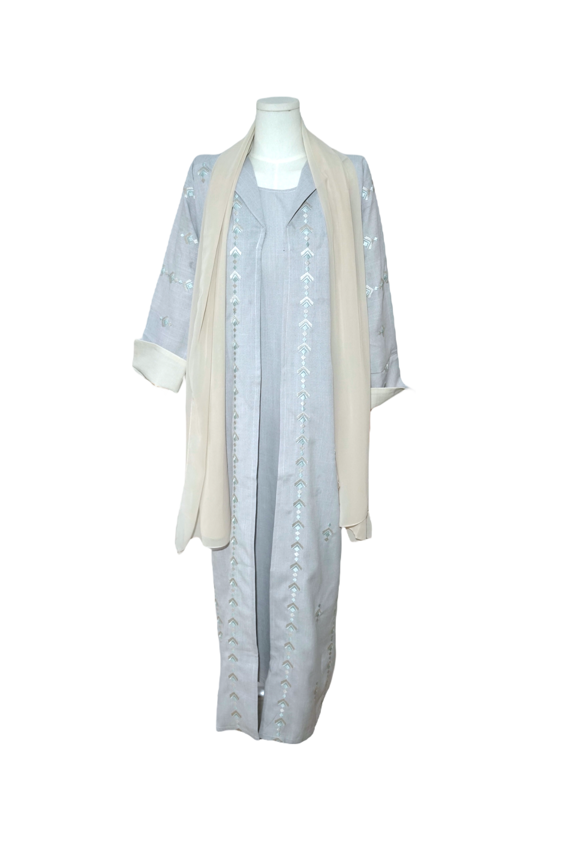Calm Grey – 3-Piece Abaya Set