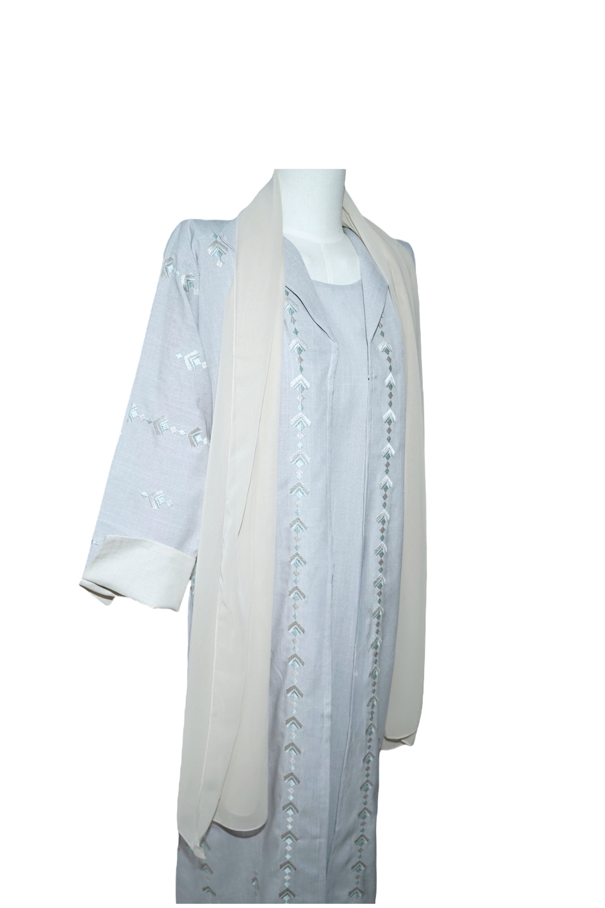 Calm Grey – 3-Piece Abaya Set