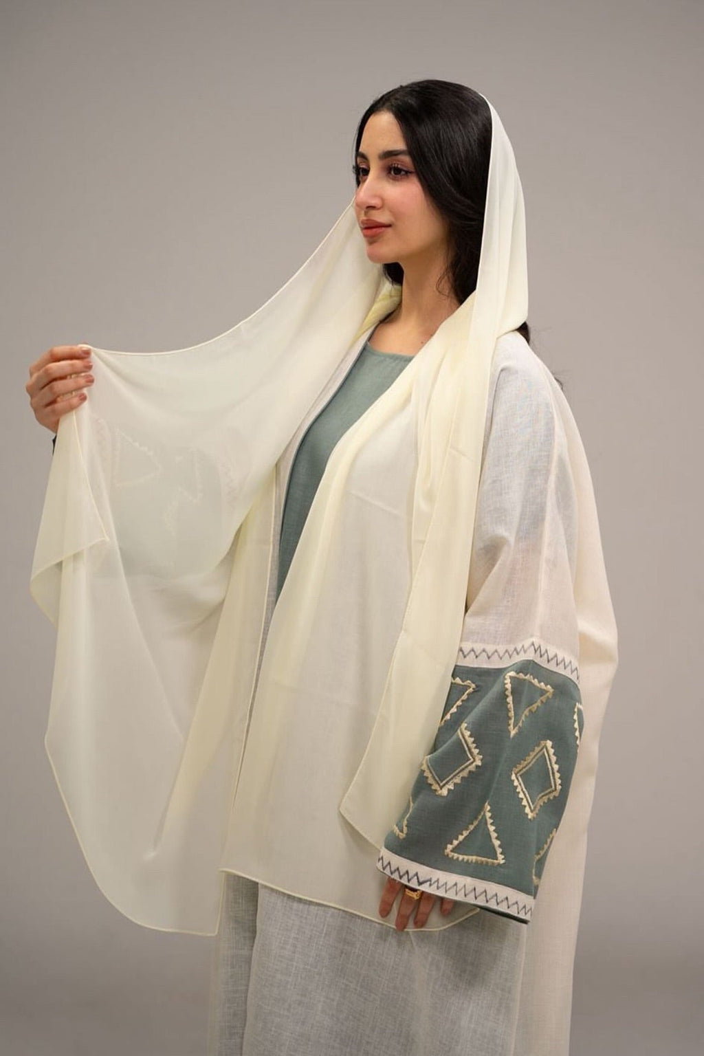 White Breeze – 3-Piece Abaya Set
